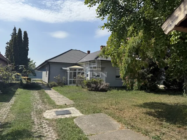Eladó ház Székesfehérvár, Feketehegy 156 nm