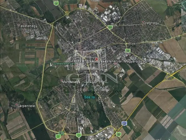 Kiadó garázs Székesfehérvár, Belváros 15 nm