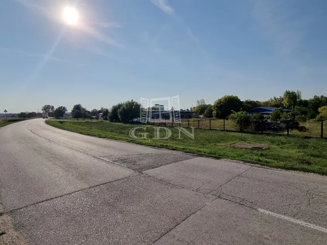 Eladó kereskedelmi és ipari ingatlan Székesfehérvár, Váralja 3005 nm