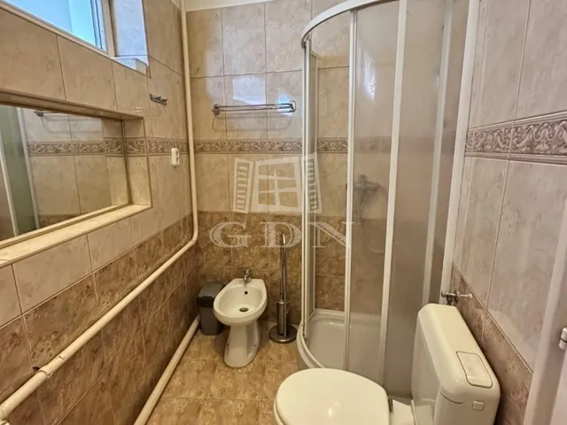 Kiadó kereskedelmi és ipari ingatlan Székesfehérvár, Felsőváros 150 nm