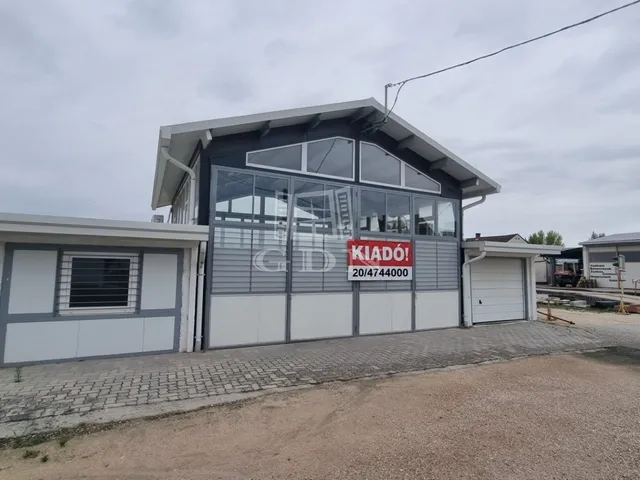 Kiadó kereskedelmi és ipari ingatlan Székesfehérvár 100 nm