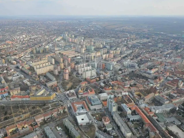 Eladó kereskedelmi és ipari ingatlan Székesfehérvár 4100 nm
