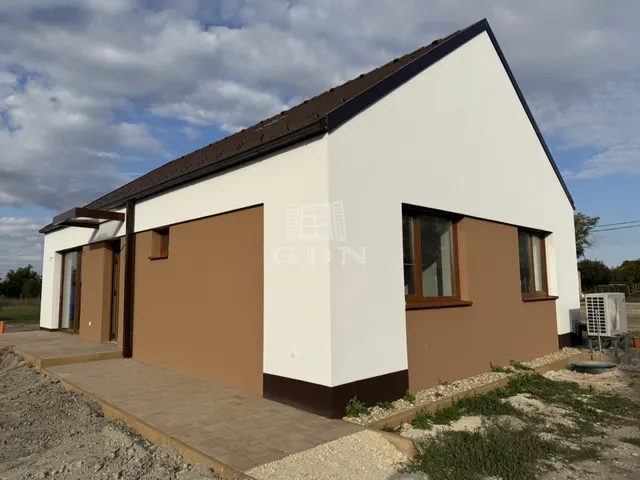 Eladó ház Székesfehérvár, Feketehegy 105 nm