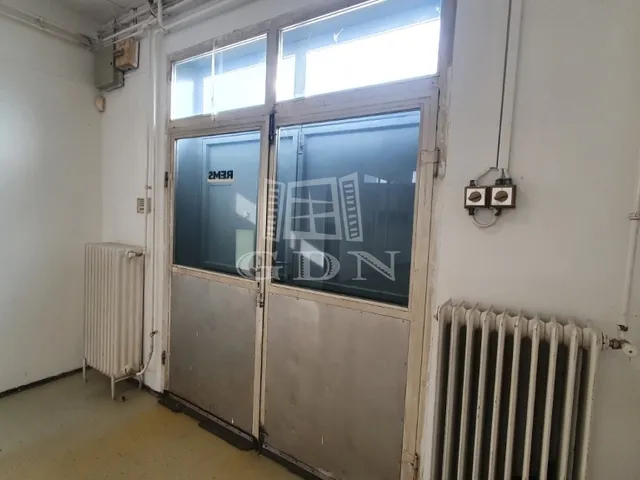 Kiadó kereskedelmi és ipari ingatlan Székesfehérvár, Alsóváros 150 nm