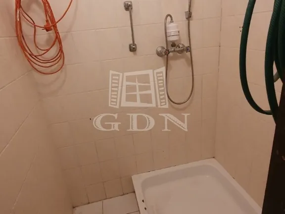 Kiadó kereskedelmi és ipari ingatlan Székesfehérvár, Alsóváros 150 nm