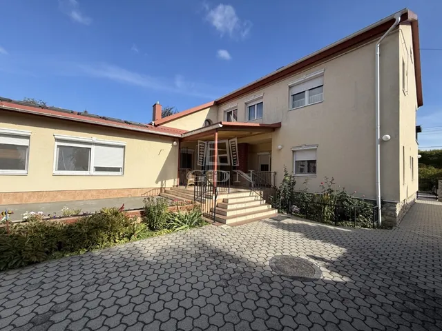 Eladó ház Székesfehérvár, Öreghegy 350 nm
