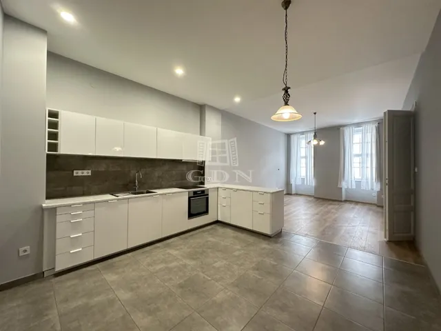 Eladó lakás Székesfehérvár, Belváros 115 nm