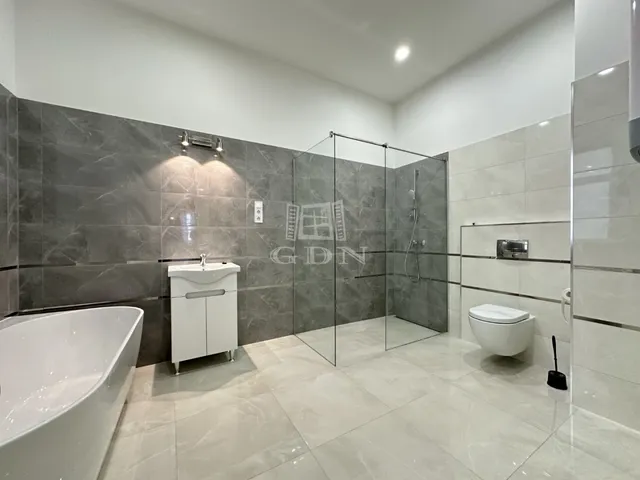 Eladó lakás Székesfehérvár, Belváros 115 nm