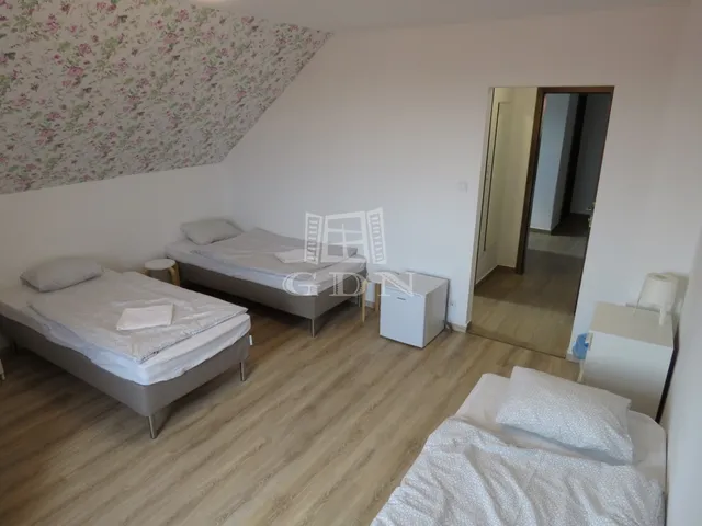 Kiadó kereskedelmi és ipari ingatlan Pákozd 93 nm