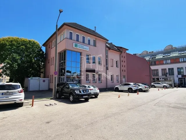 Kiadó kereskedelmi és ipari ingatlan Székesfehérvár, Belváros 70 nm