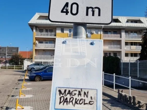 Kiadó garázs Székesfehérvár, Belváros 15 nm