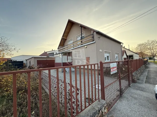 Eladó ház Székesfehérvár, Felsőváros 150 nm