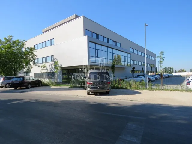 Kiadó kereskedelmi és ipari ingatlan Székesfehérvár 14 nm