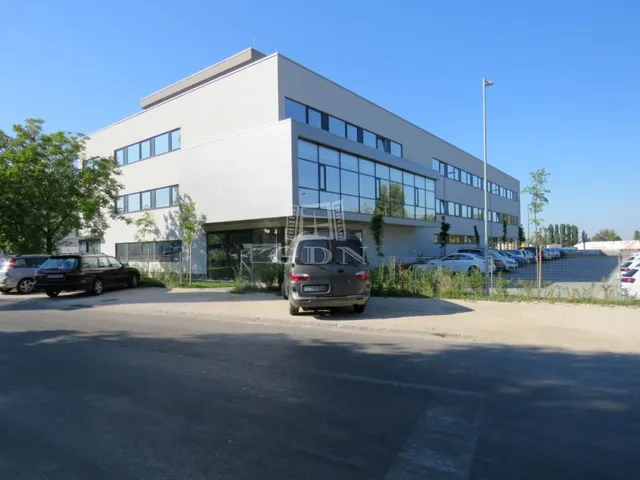 Kiadó kereskedelmi és ipari ingatlan Székesfehérvár 14 nm