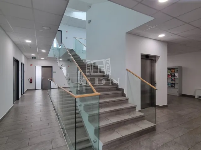 Kiadó kereskedelmi és ipari ingatlan Székesfehérvár 14 nm