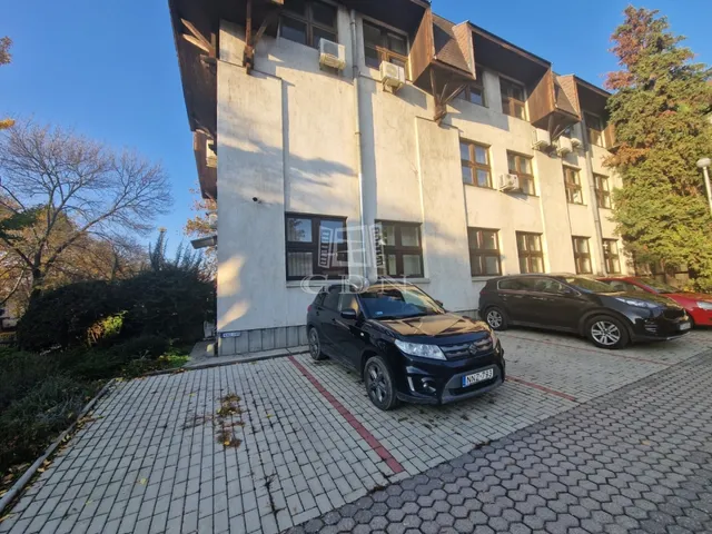 Kiadó kereskedelmi és ipari ingatlan Székesfehérvár, Belváros 109 nm