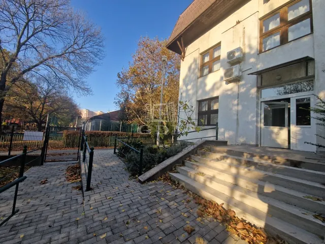 Kiadó kereskedelmi és ipari ingatlan Székesfehérvár, Belváros 109 nm