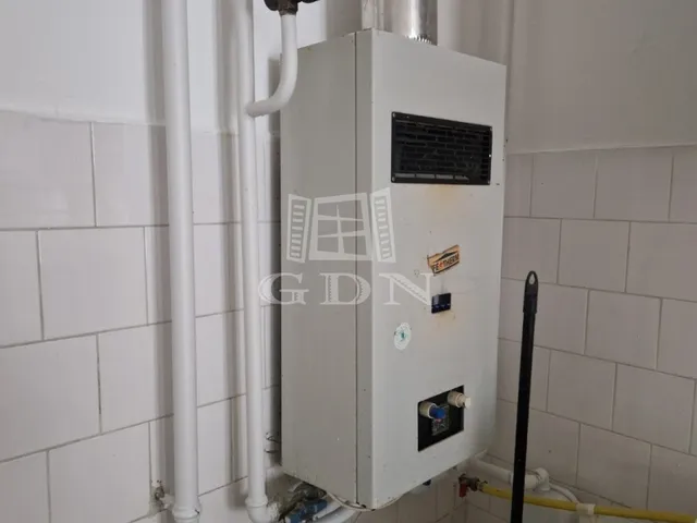 Kiadó kereskedelmi és ipari ingatlan Székesfehérvár, Belváros 50 nm