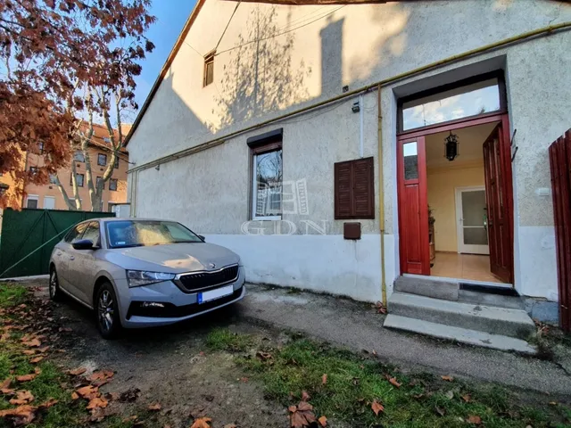 Kiadó kereskedelmi és ipari ingatlan Székesfehérvár, Belváros 50 nm