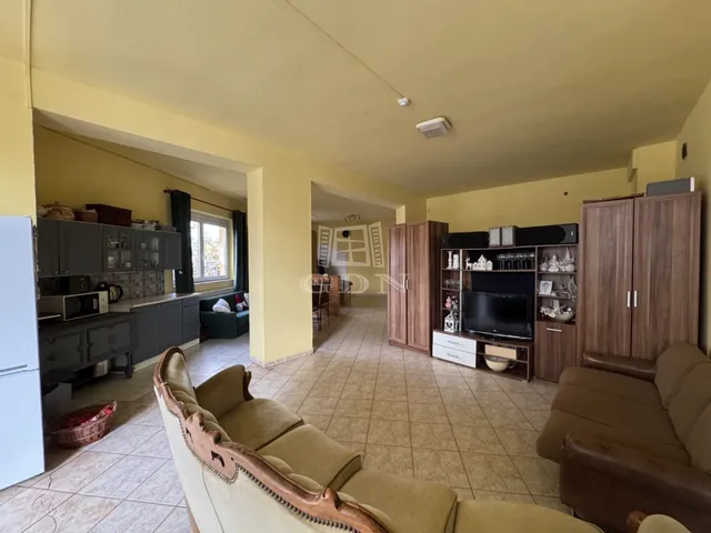 Eladó kereskedelmi és ipari ingatlan Polgárdi 79 nm