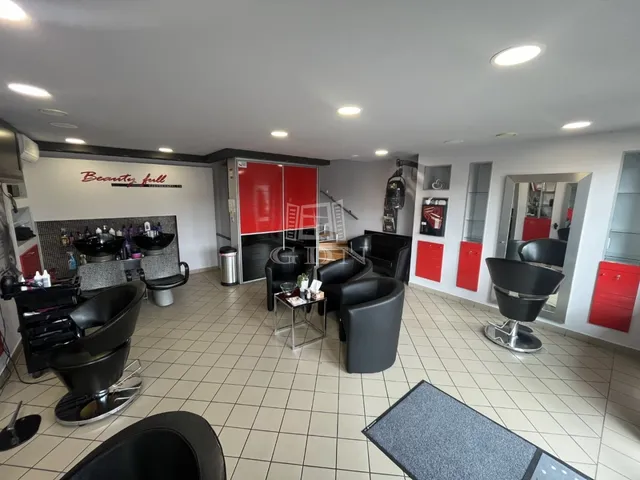 Kiadó kereskedelmi és ipari ingatlan Székesfehérvár, Palotaváros 36 nm