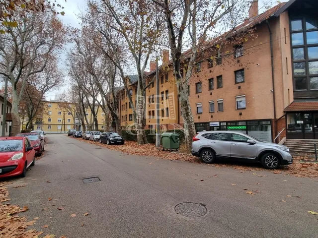 Kiadó kereskedelmi és ipari ingatlan Székesfehérvár 138 nm