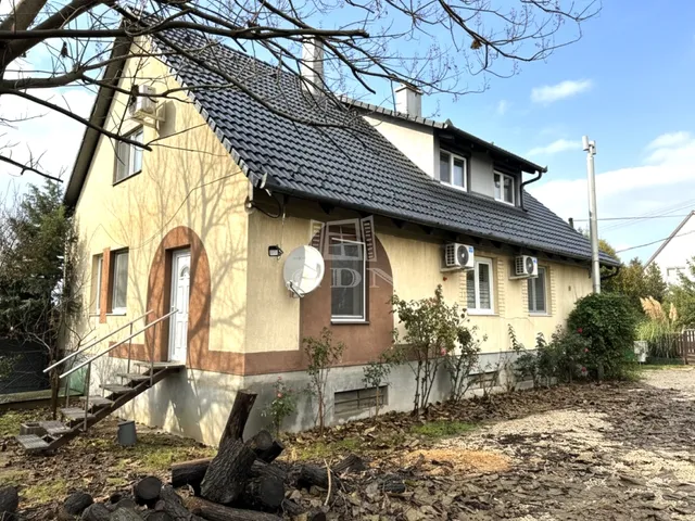 Eladó ház Magyaralmás 233 nm