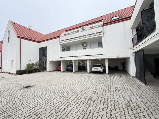 Eladó lakás Székesfehérvár, Felsőváros 75 nm