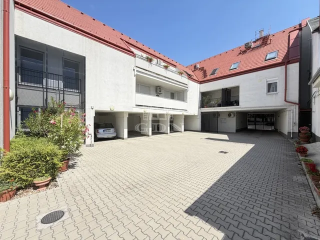 Eladó lakás Székesfehérvár, Felsőváros 75 nm