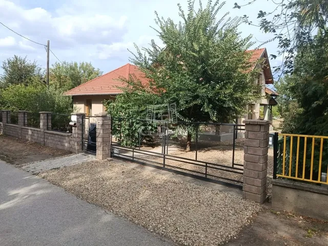 Eladó ház Székesfehérvár, Maroshegy 174 nm