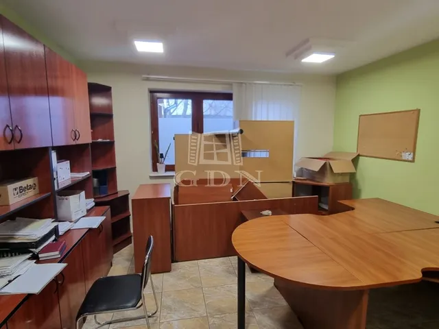 Kiadó kereskedelmi és ipari ingatlan Székesfehérvár, Szedreskert 18 nm