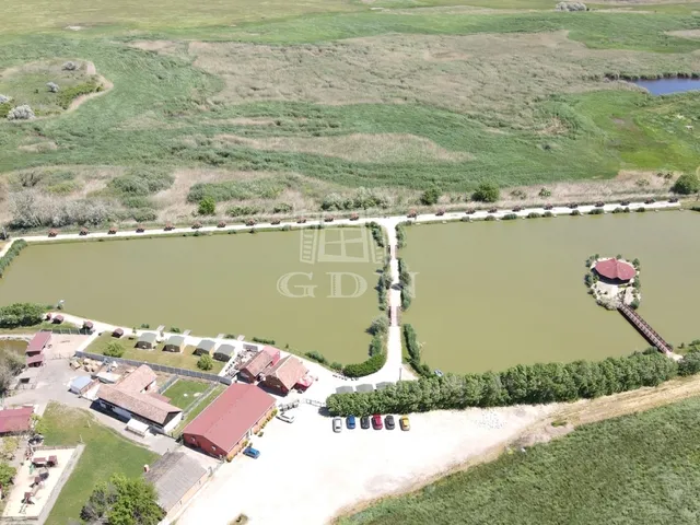 Eladó kereskedelmi és ipari ingatlan Székesfehérvár, Börgönd 220 nm