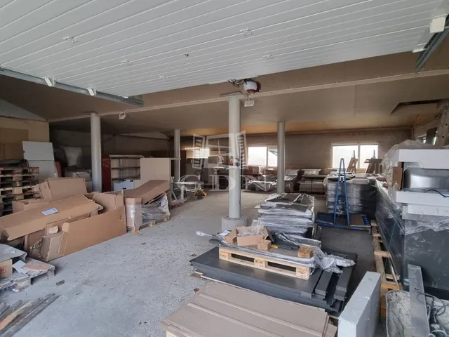 Kiadó kereskedelmi és ipari ingatlan Székesfehérvár, Szedreskert 220 nm