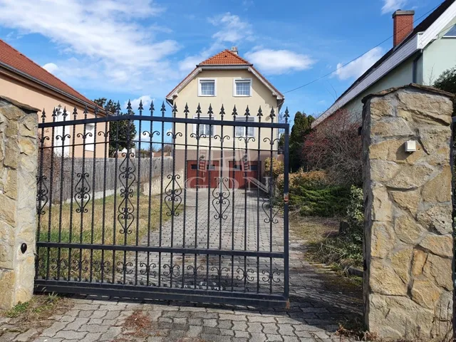 Kiadó ház Székesfehérvár 240 nm