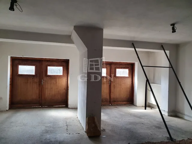 Kiadó ház Székesfehérvár 240 nm