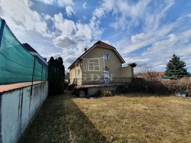 Kiadó ház Székesfehérvár 240 nm