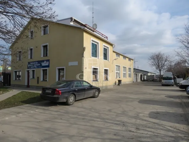 Eladó kereskedelmi és ipari ingatlan Székesfehérvár 850 nm