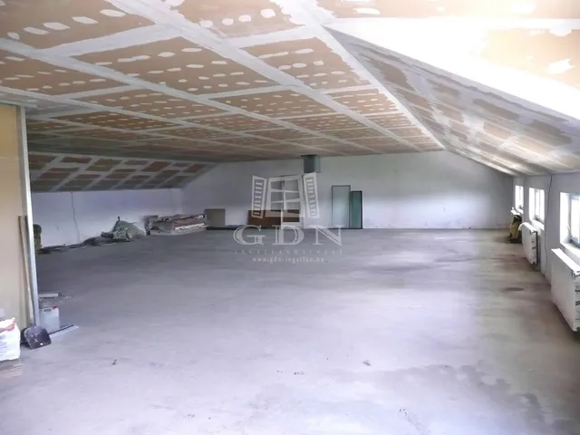 Eladó kereskedelmi és ipari ingatlan Székesfehérvár, Váralja 850 nm