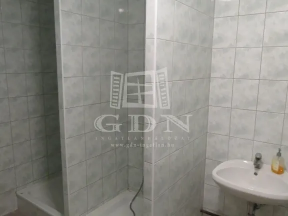 Eladó kereskedelmi és ipari ingatlan Székesfehérvár, Váralja 850 nm