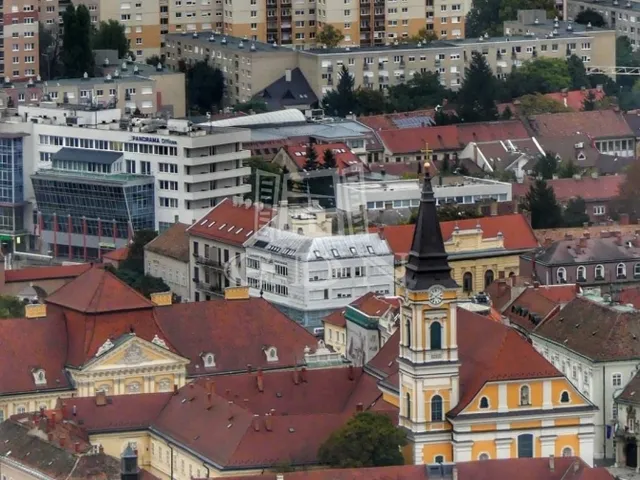 Eladó kereskedelmi és ipari ingatlan Székesfehérvár, Váralja 1195 nm