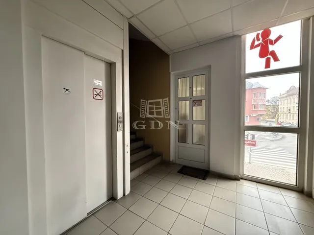 Eladó kereskedelmi és ipari ingatlan Székesfehérvár, Belváros 111 nm