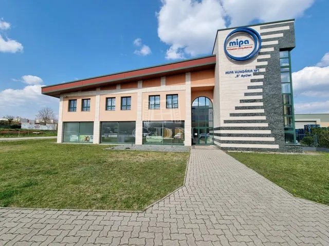 Kiadó kereskedelmi és ipari ingatlan Székesfehérvár 104 nm