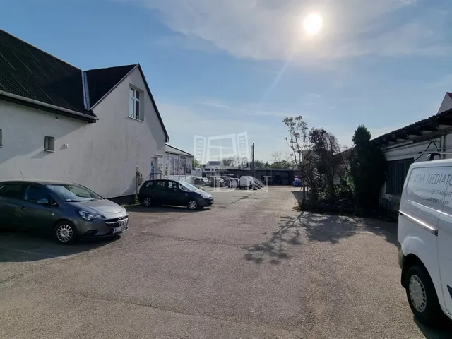 Kiadó kereskedelmi és ipari ingatlan Székesfehérvár, Felsőváros 70 nm