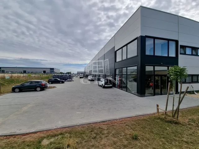 Kiadó kereskedelmi és ipari ingatlan Székesfehérvár 1046 nm