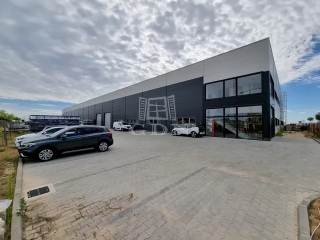 Kiadó kereskedelmi és ipari ingatlan Székesfehérvár 1046 nm