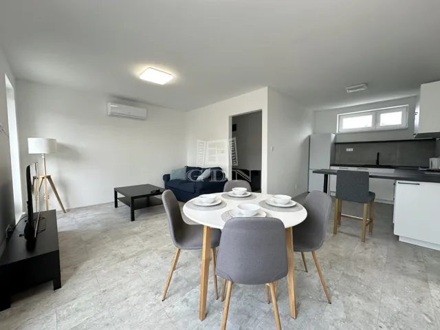 Kiadó lakás Székesfehérvár, Öreghegy 55 nm