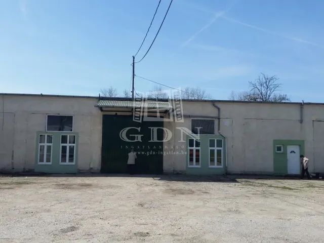 Kiadó kereskedelmi és ipari ingatlan Székesfehérvár 400 nm