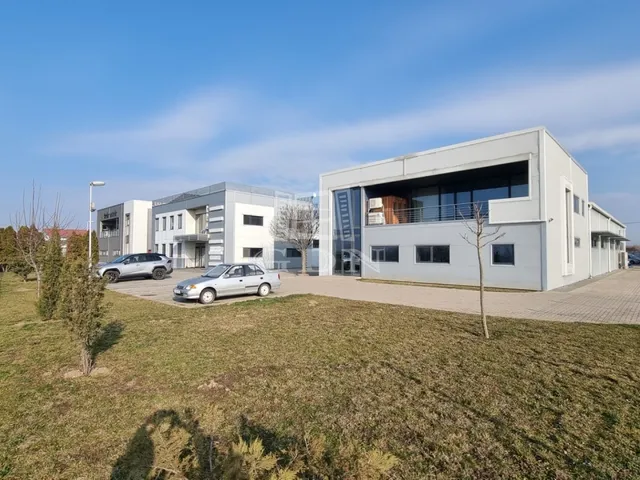 Eladó kereskedelmi és ipari ingatlan Székesfehérvár, Felsőváros 2947 nm