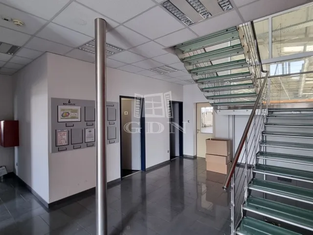 Eladó kereskedelmi és ipari ingatlan Székesfehérvár, Felsőváros 2947 nm