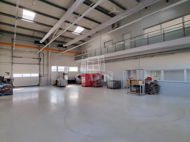 Eladó kereskedelmi és ipari ingatlan Székesfehérvár, Felsőváros 2947 nm